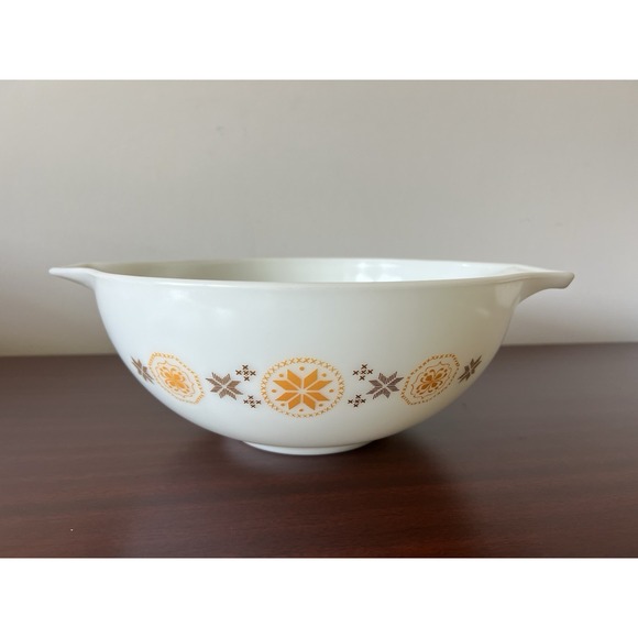 Pyrex Town and Country Cinderella Serving Mixing Bowl 4 Quart 444 Collectible - Picture 1 of 9